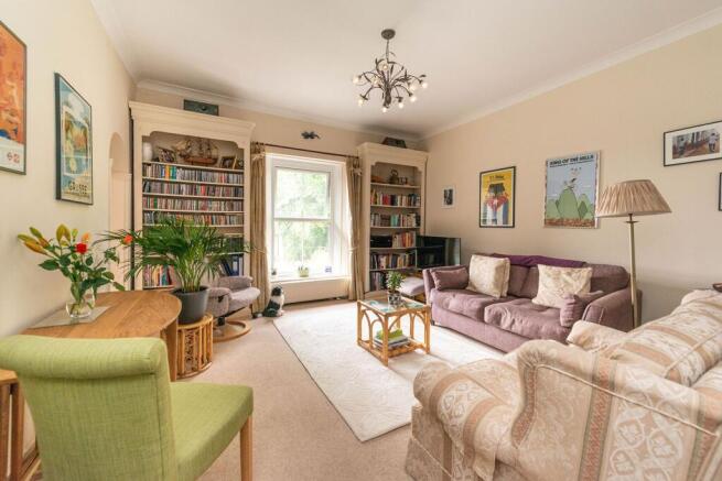FABULOUS SITTING ROOM AND DINING KITCHEN