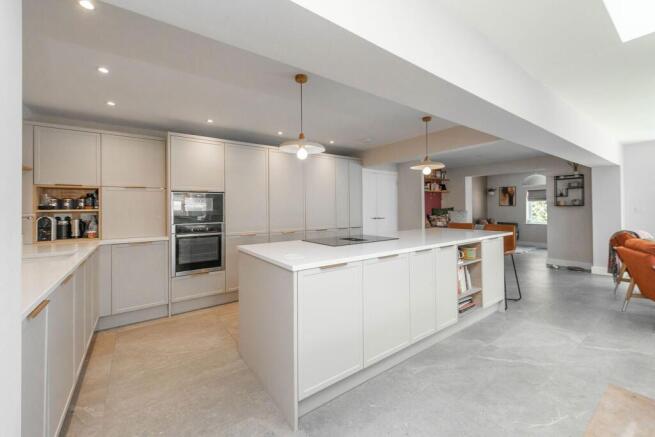 CONTEMPORARY OPEN PLAN LVING KITCHEN