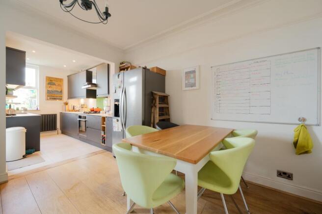KITCHEN, DINER AND LOUNGE