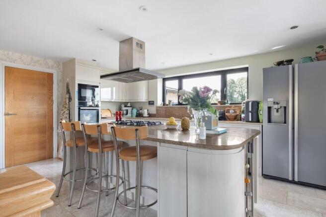 KITCHEN/BREAKFAST ROOM