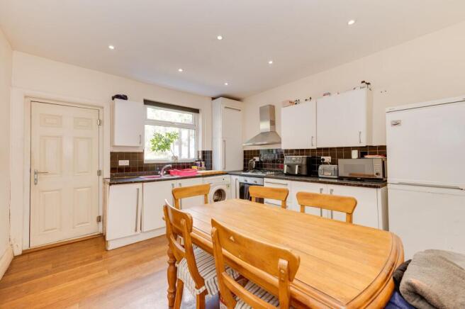 LIVING ROOM AND KITCHEN/DINER