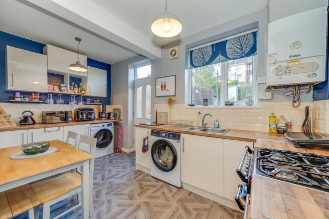 KITCHEN, DINER AND LOUNGE