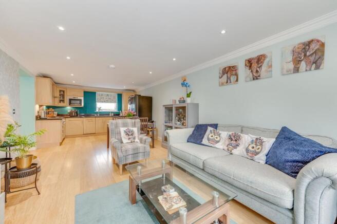 OPNE PLAN KITCHEN/DINER/LOUNGE