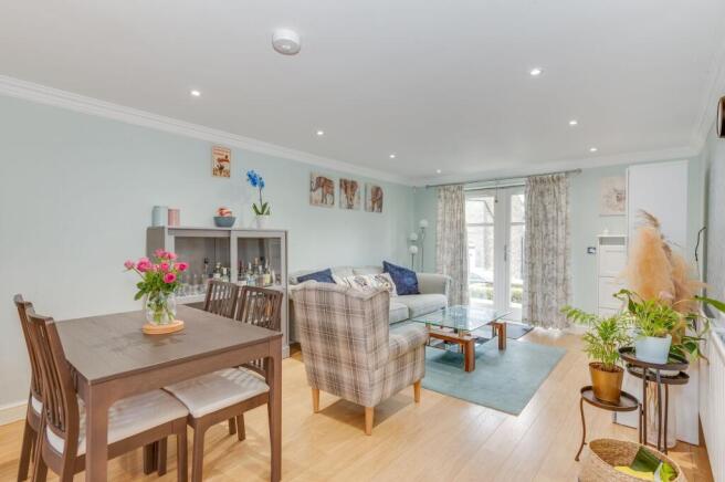 OPNE PLAN KITCHEN/DINER/LOUNGE