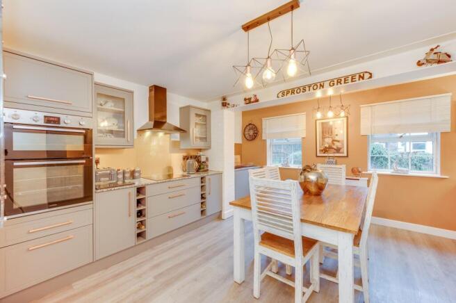 KITCHEN/DINER AND LOUNGE