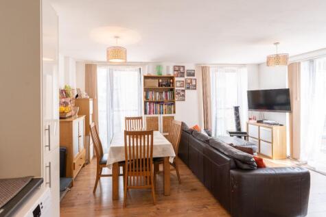 Townhall Square, Crayford, Dartford, Kent, DA1 4FJ