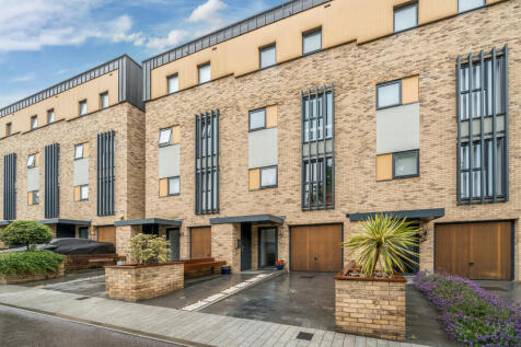 Noel Coward Avenue, Denham