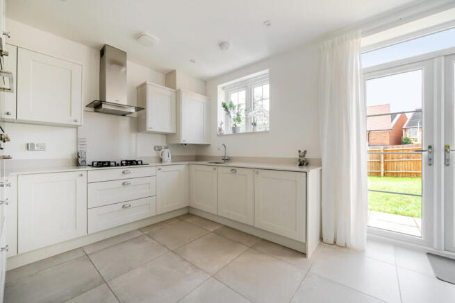 1335480-8-6895e39...