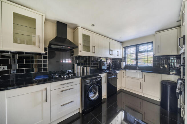 1358714-4-68d3ff6...