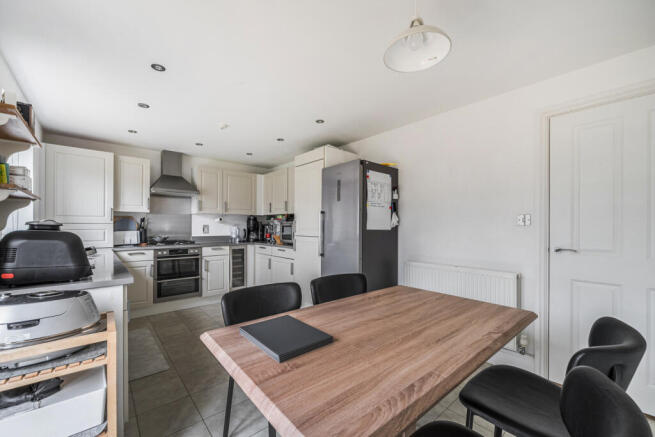 1369838-4-69048b6...