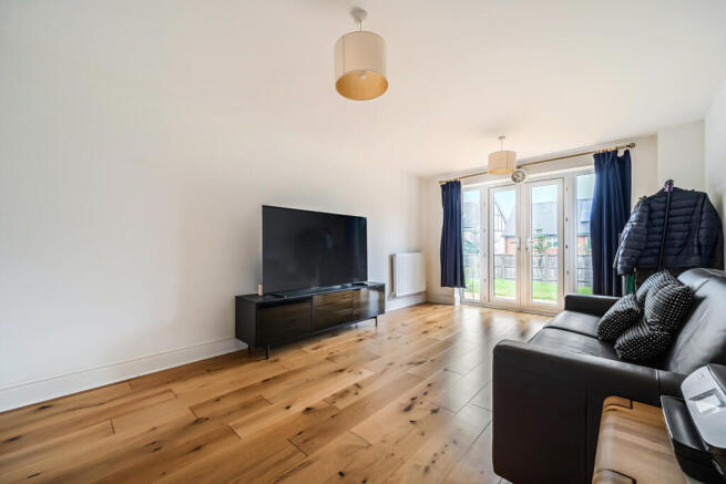 1369838-12-69048b...