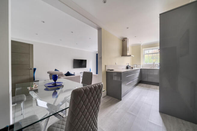 1382127-9-69172fb...