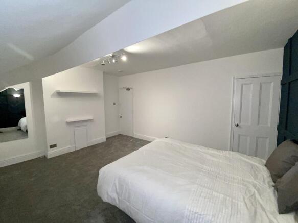 Bedroom 6 (3)