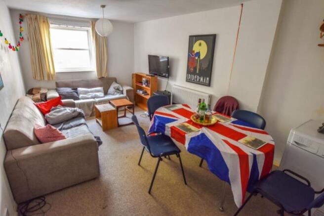HENU_LIVINGROOM_med