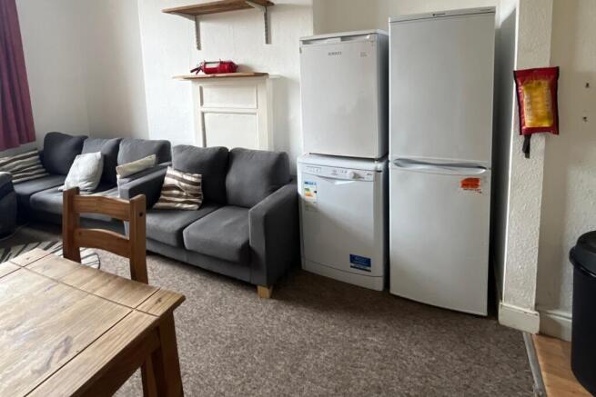 TopFloorFlat18Tyndal-KitchenLivingar-13694647-2-0