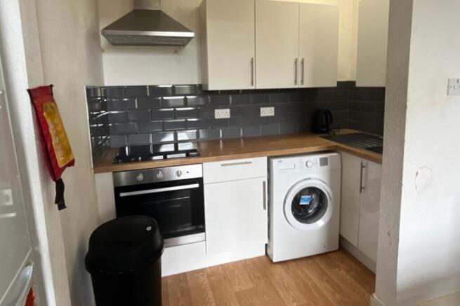 Lrg_TopFloorFlat18Tyndal-KitchenLivingar-13694647-