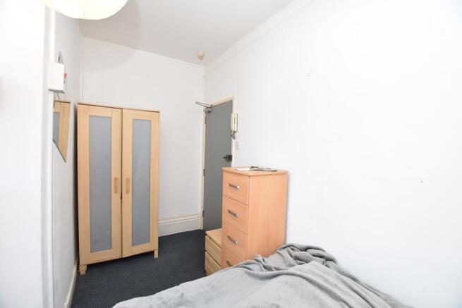 Room 4 (3)