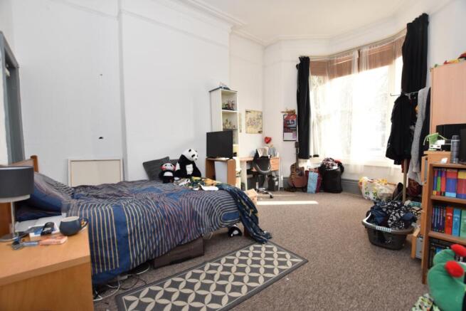 Room 5 (2)