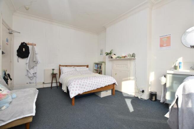 Room 6 (2)