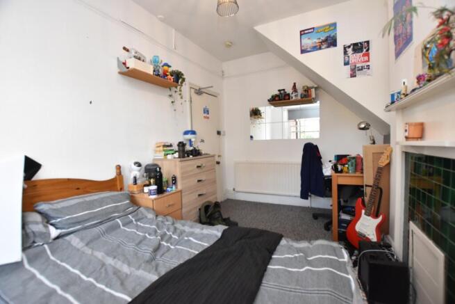 Room 9 (2)