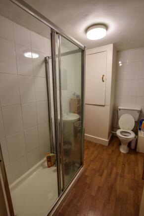 TAL_BED6. shower