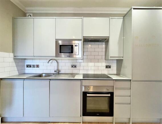 KITCHEN / LIVING ROOM