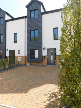 4 Bed Unfurnished Terraced