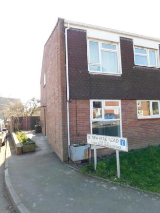 1 Bed Unfurnished Flat