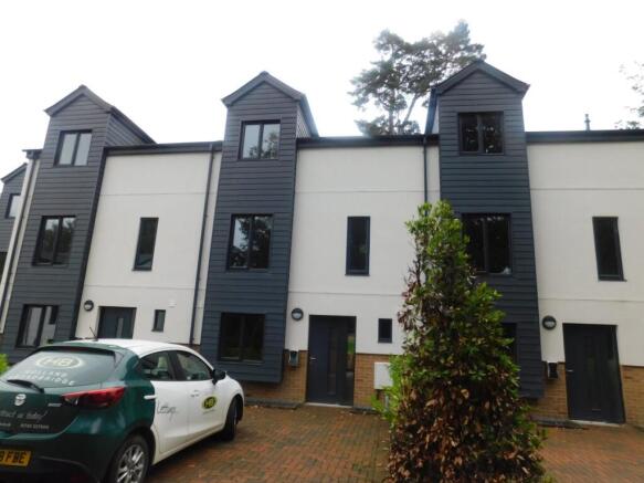 4 Bed UnfurnishedTerraced