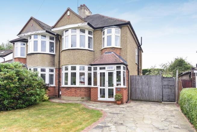 3 Bedroom Semi-detached House For Sale In The Avenue West Wickham Br4, Br4