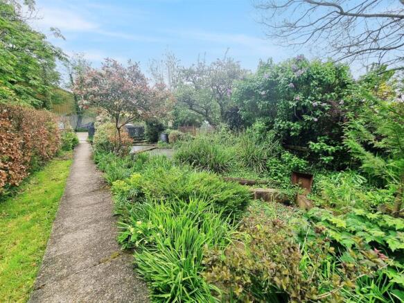 FRONT GARDEN