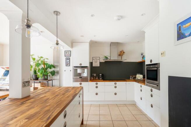 2D6CBH - KitchenDiner L.jpg