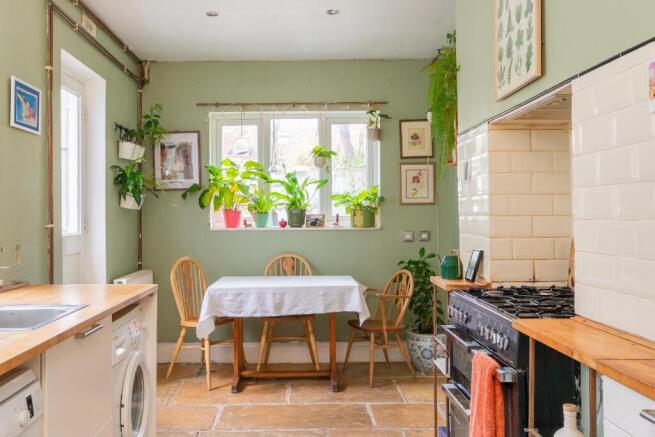 1C1R3WH - Kitchen D.jpg