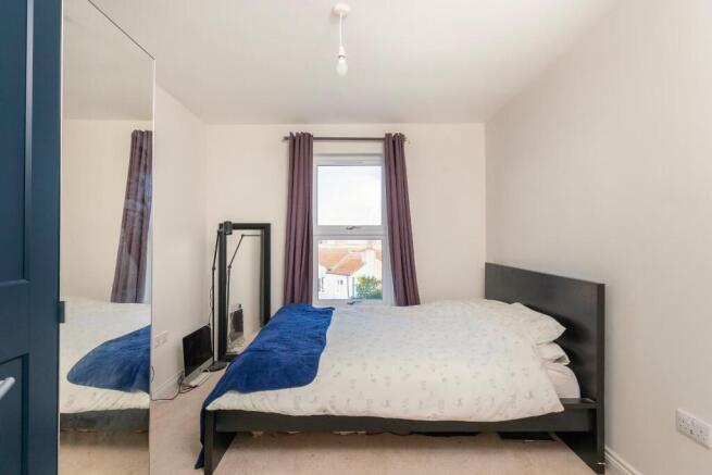 F1W3H4VP - Bedroom F.jpg