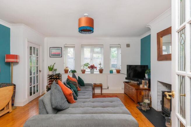 1B0R4BR - Living Room E.jpg