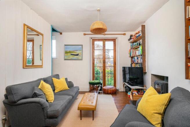 4U0CPMR - Living Room D.jpg