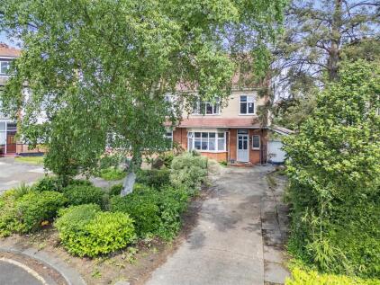 VIDEO PRESENTATION INSIDE - Southbourne Gardens, Westcliff-On-Sea