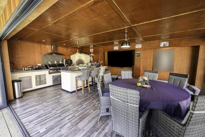 Outdoor Kitchen