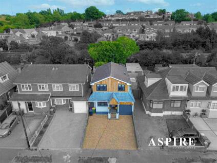 Video Presentation Inside - Hambro Avenue, Rayleigh