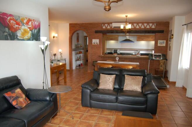 lounge dining area