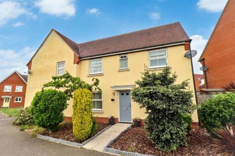 Russell Close, Witham