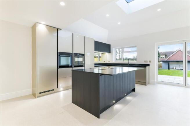 KITCHEN/BREAKFAST - BROCKHAM LANE (14).jpg