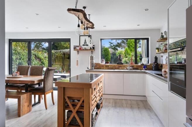 HOWARD CLOSE, 1 - (9).jpg