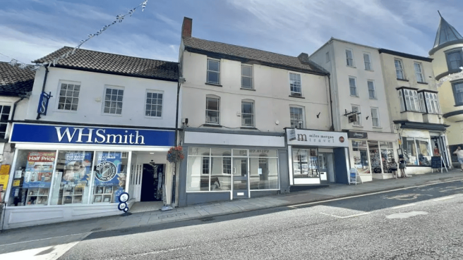 Retail property (high street) to rent