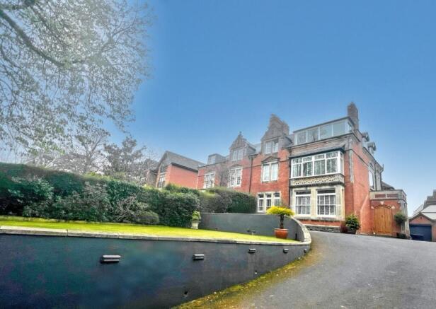 LUXURIOUS, SPACIOUS 8 Bedroom, 4 Reception PERIOD
