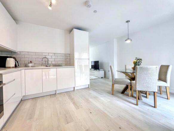 LAKESIDE CONTEMPORARY LIVING