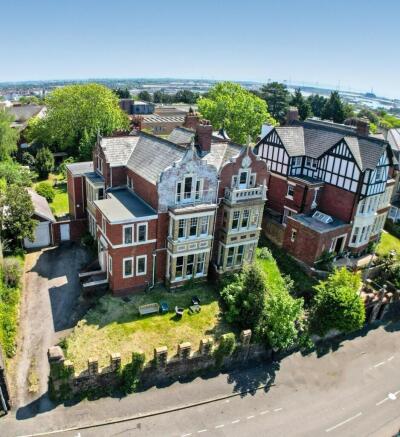 IMPRESSIVE, EXTENDED VICTORIAN VILLA