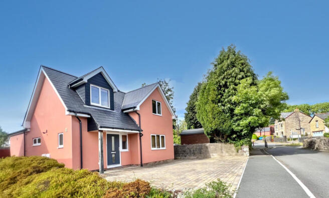 STUNNING 2 BED, 2 BATH HOME SEMI-RURAL Home