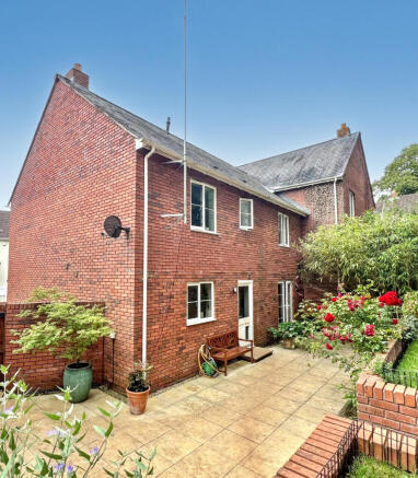 SPACIOUS 4 Bedroom EXECUTIVE HOME