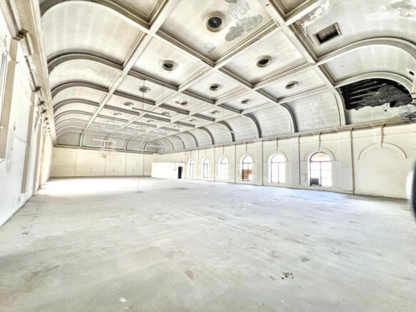 LANDMARK COMMERCIAL BUILDING in the Heart of Newp